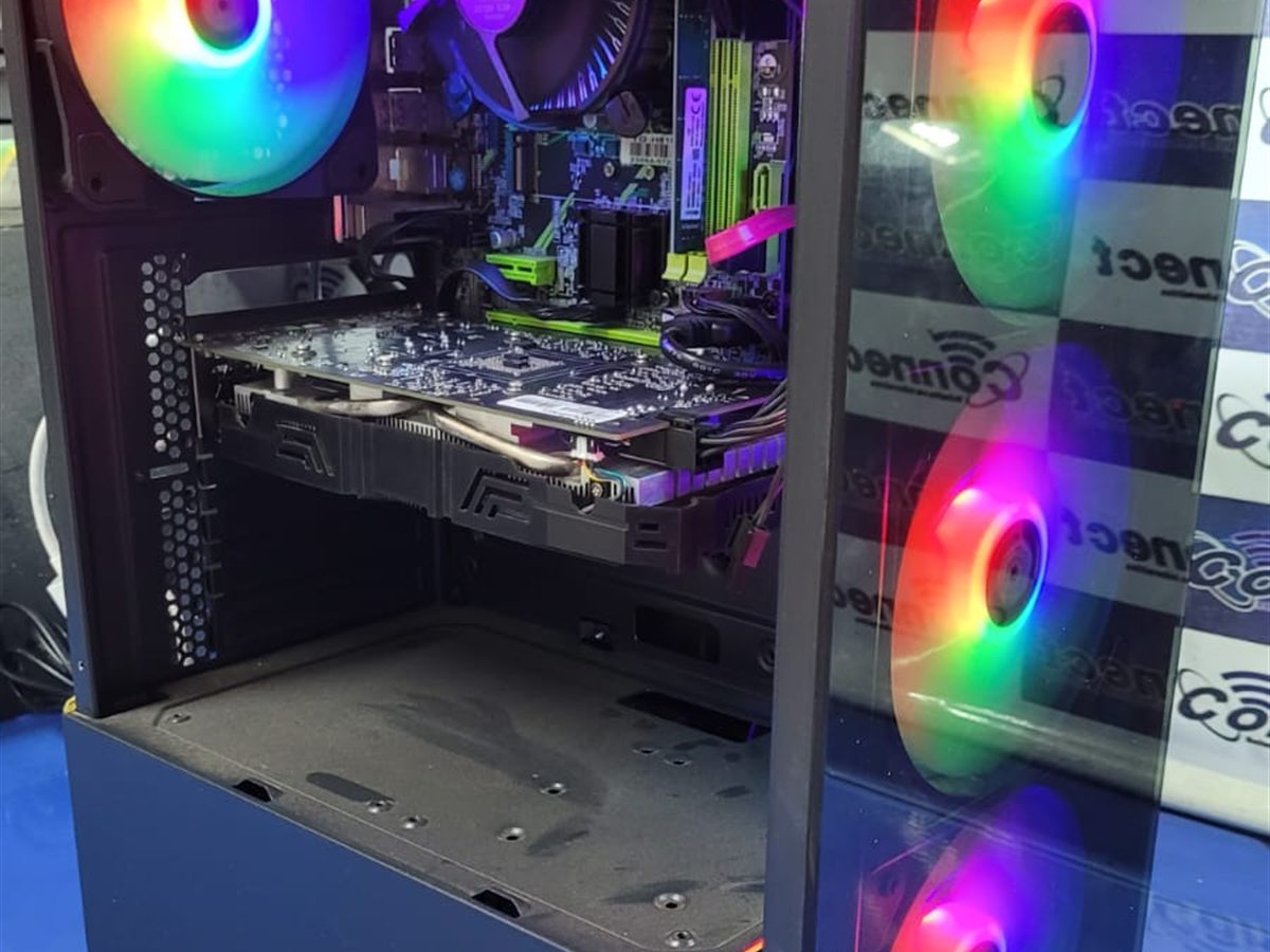 PC gamer de alto desempenho montado pela Connect, com iluminação RGB